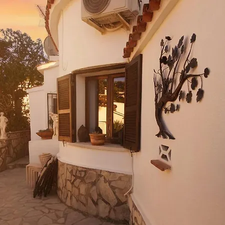 Casa El Montcel, A Unique With Roofterrace And Shared Pool *