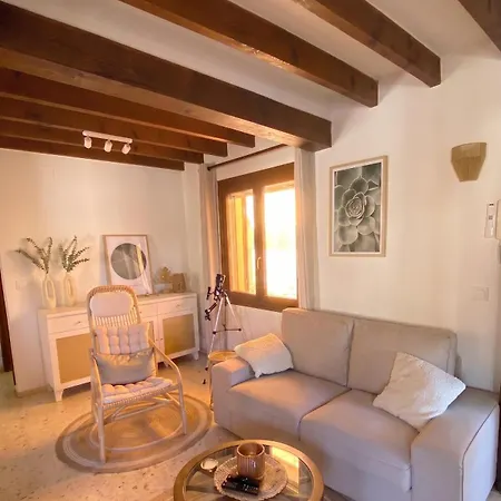 Prázdninový dům Casa El Montcel, A Unique With Roofterrace And Shared Pool