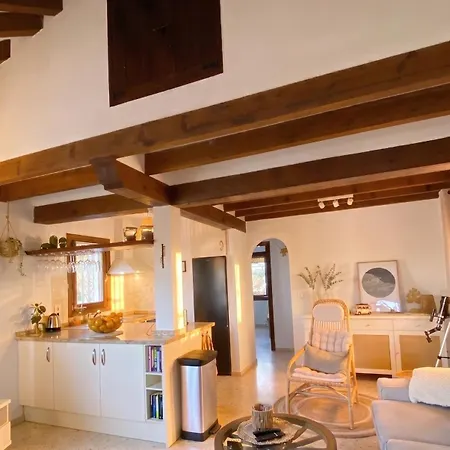 Prázdninový dům Casa El Montcel, A Unique With Roofterrace And Shared Pool