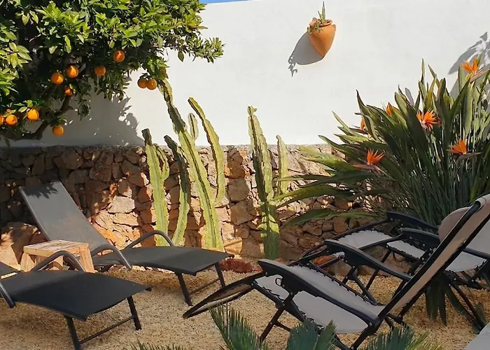 Semesterbostad Casa El Montcel, A Unique With Roofterrace And Shared Pool